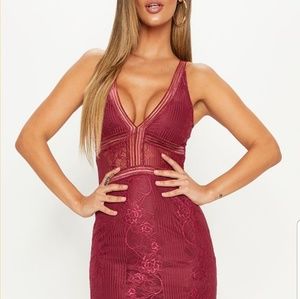 💥FLASH SALE 💥Pretty Little Thing Burgundy dress